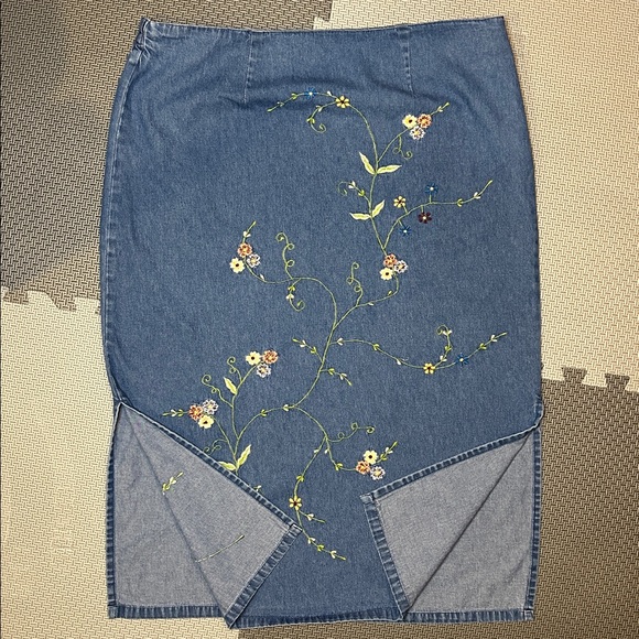 220 Hickory Denim Skirt with Embroidered Flowers, Size L - Picture 2 of 6